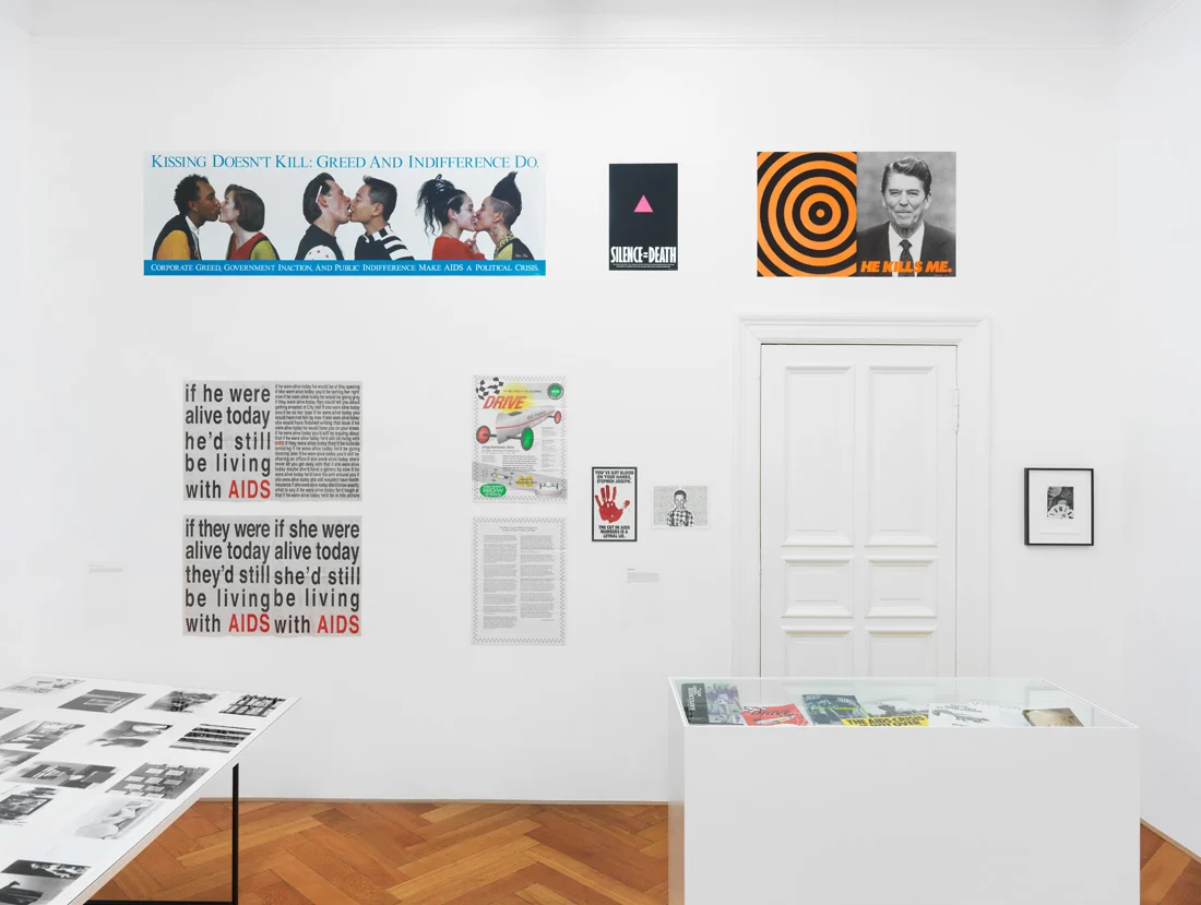 Pictures, Before and After An Exhibition for Douglas Crimp — Daniel Buren, Charles James, Antonio Lopez, Agnes Martin, Joseph Cornell, Robert Smithson, The Cockettes, Jack Smith,... — Exhibitions — Galerie Buchholz — Image 79