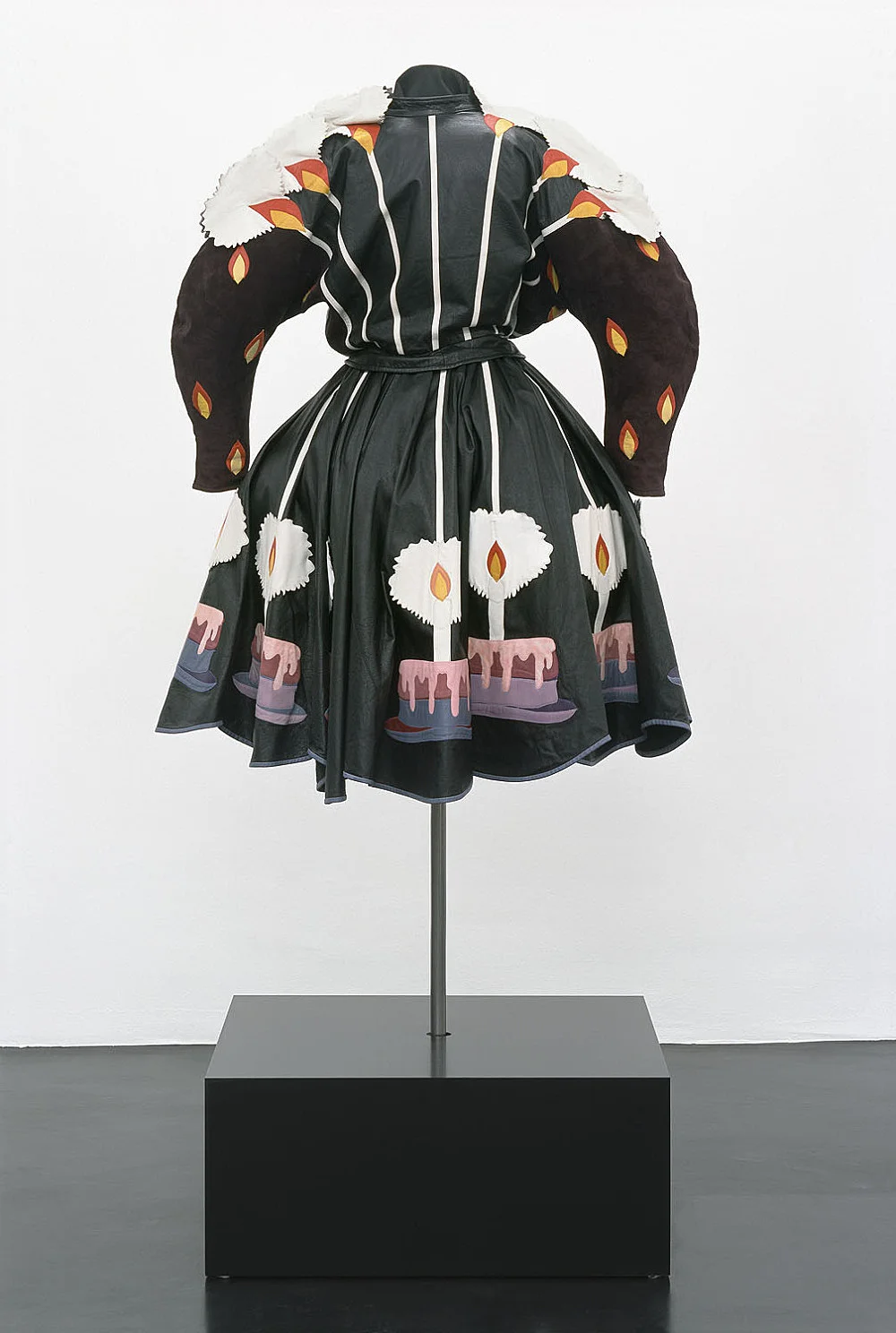 Birds in a Park an exhibition by Willem de Rooij — Fong-Leng Keren Cytter Isa Genzken — Exhibitions — Galerie Buchholz — Image 00