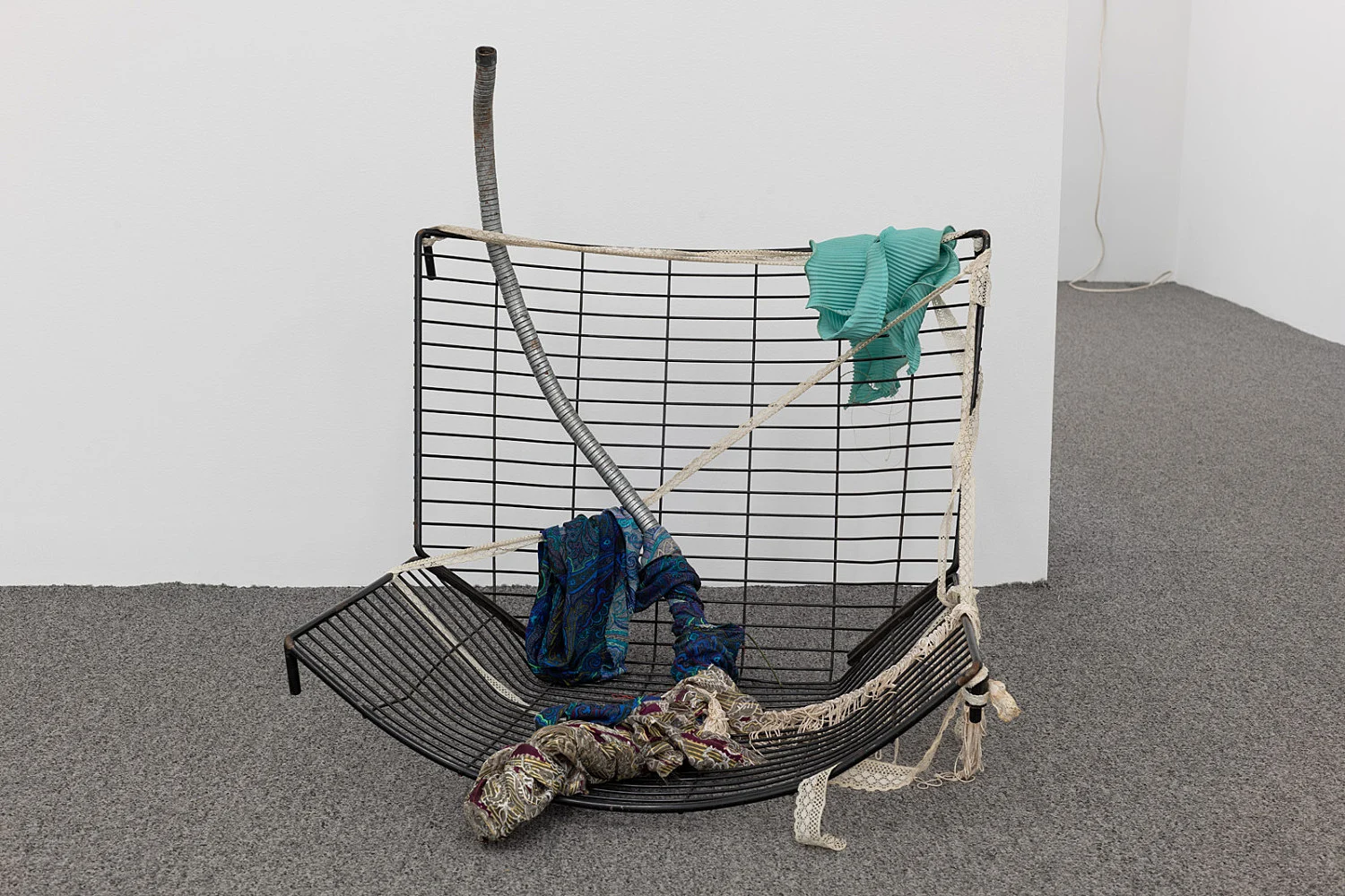 an exhibition organized by Samuel Hindolo — Yuji Agematsu, Gilles Aillaud, Cecilia Bjartmar Hylta, Prunella Clough, Curtis Cuffie, Dominick Di Meo, Trisha... — Exhibitions — Galerie Buchholz — Image 21